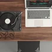 turntable-e836b20821_640.jpg